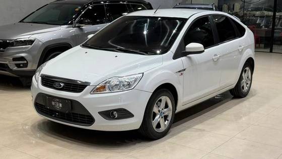 FORD FOCUS 2.0 GLX 16V FLEX 4P AUTOMÁTICO FORD FOCUS 2.0 GLX 16V FLEX 4P AUTOMÁTICO